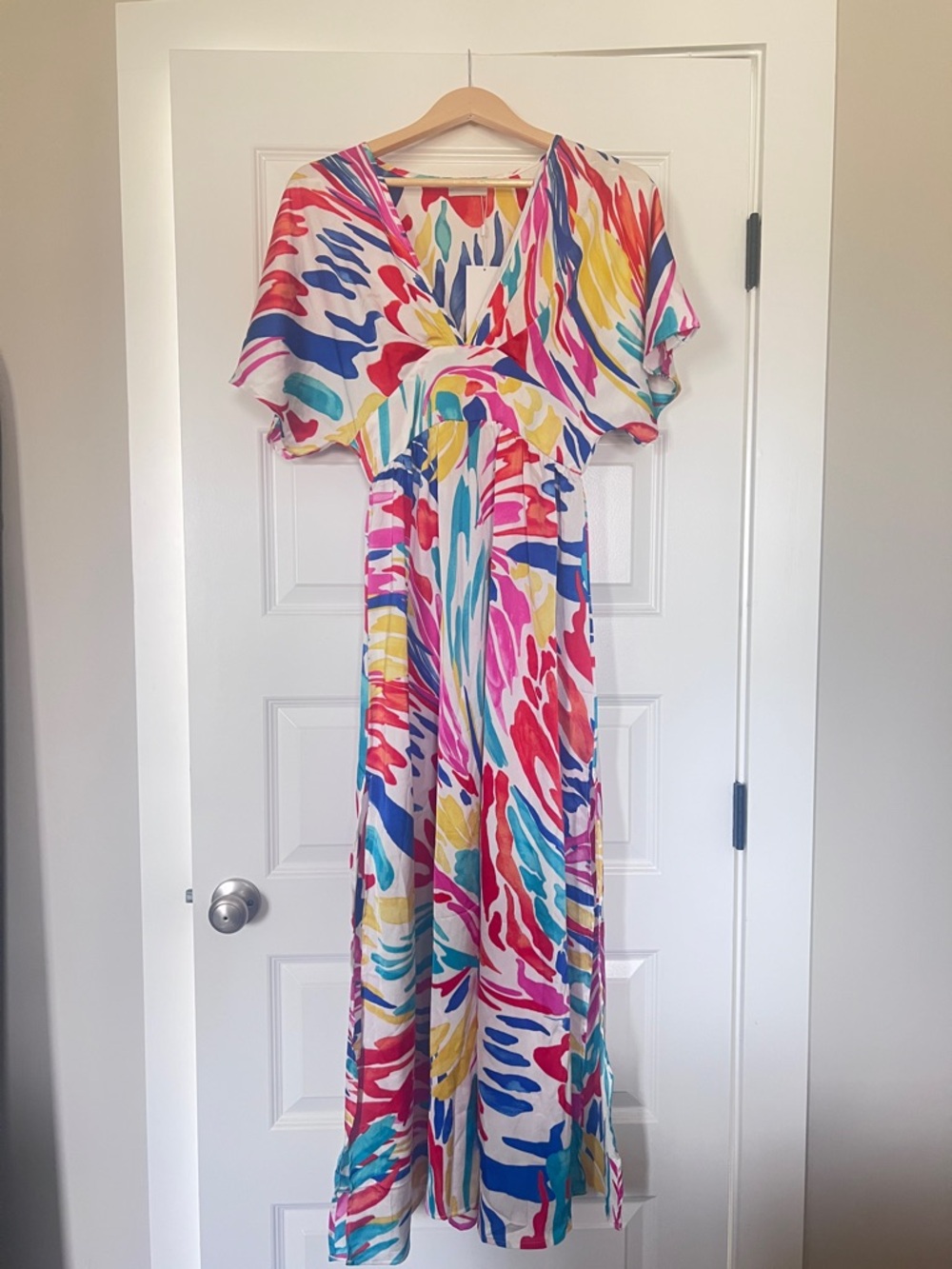 Q2 Multicolor Abstract Print Maxi Dress - White Base with Pink, Blue, Yellow